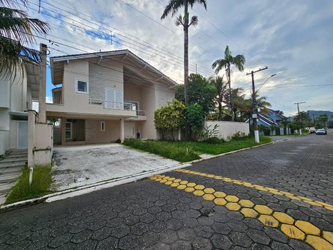 Sobrado à venda em Guarujá, Jardim Acapulco, com 7 quartos, com 683 m²